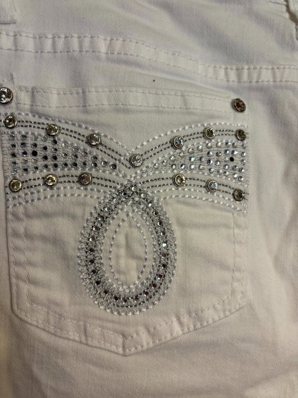 Earl Jeans Women's White Denim Jean Capris Rhinestones Embellished Size 14